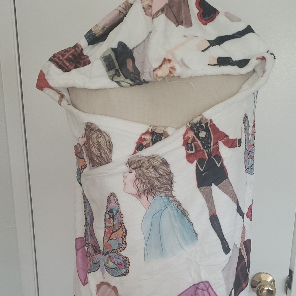 Taylor Swift Artistic Print Blanket - Multicolor - Picture 2 of 7